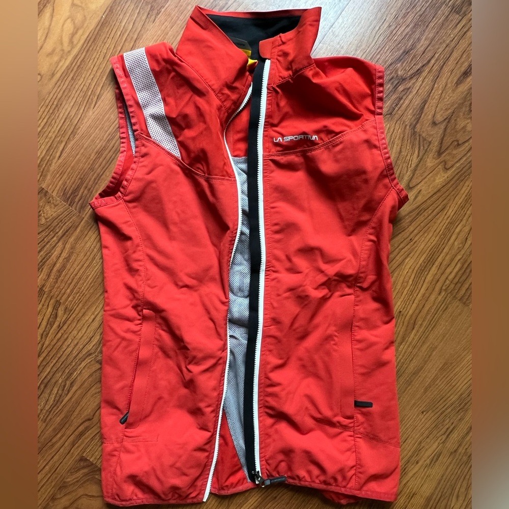 LA Sportiva red light weight vest